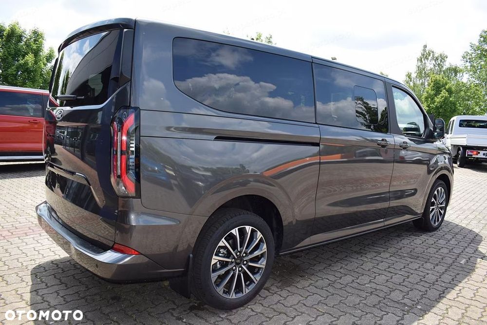 Ford Tourneo Custom - 8