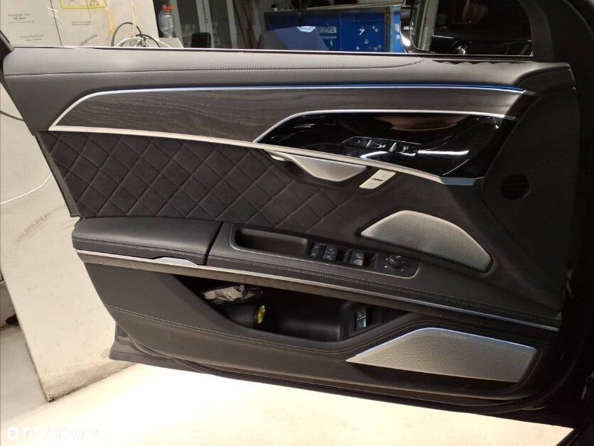 Audi A8 - 7