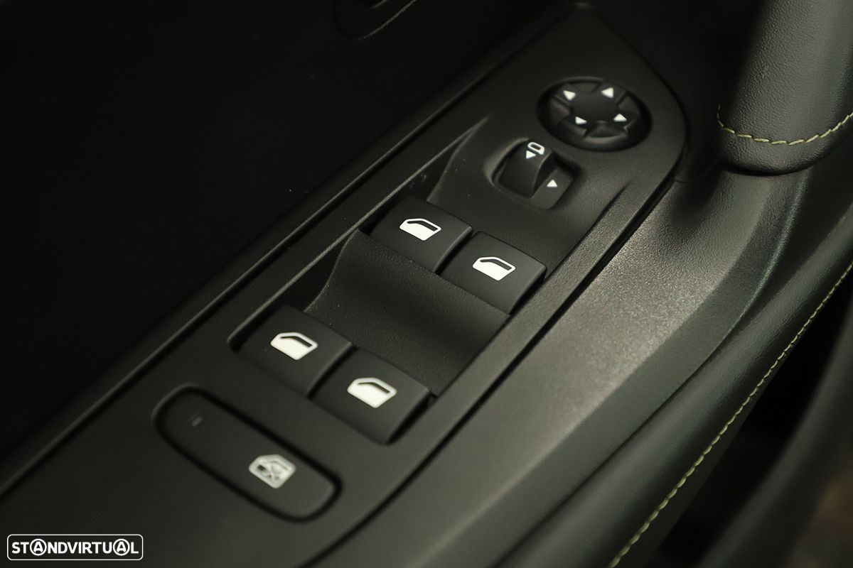 Peugeot 2008 1.2 PureTech GT EAT8 - 19