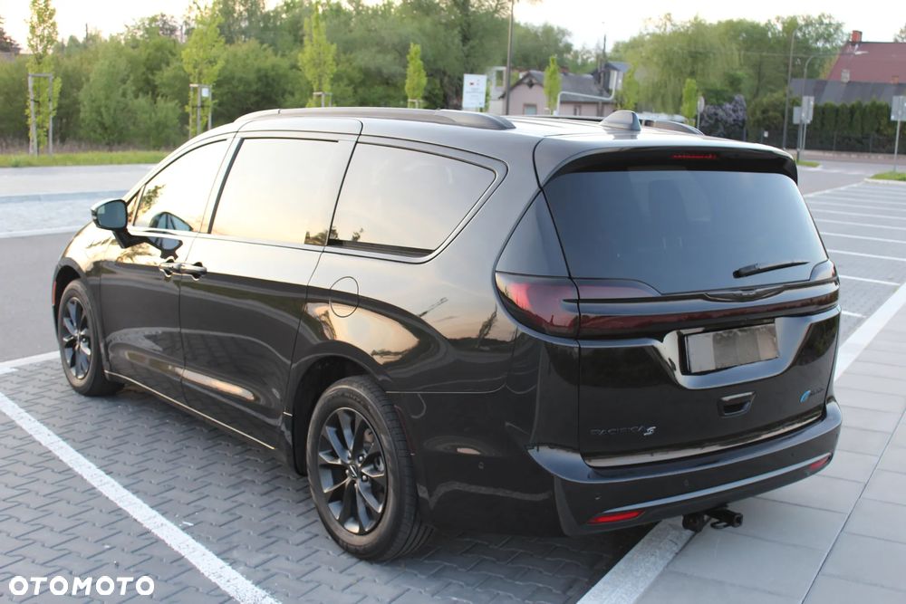 Chrysler Pacifica - 17