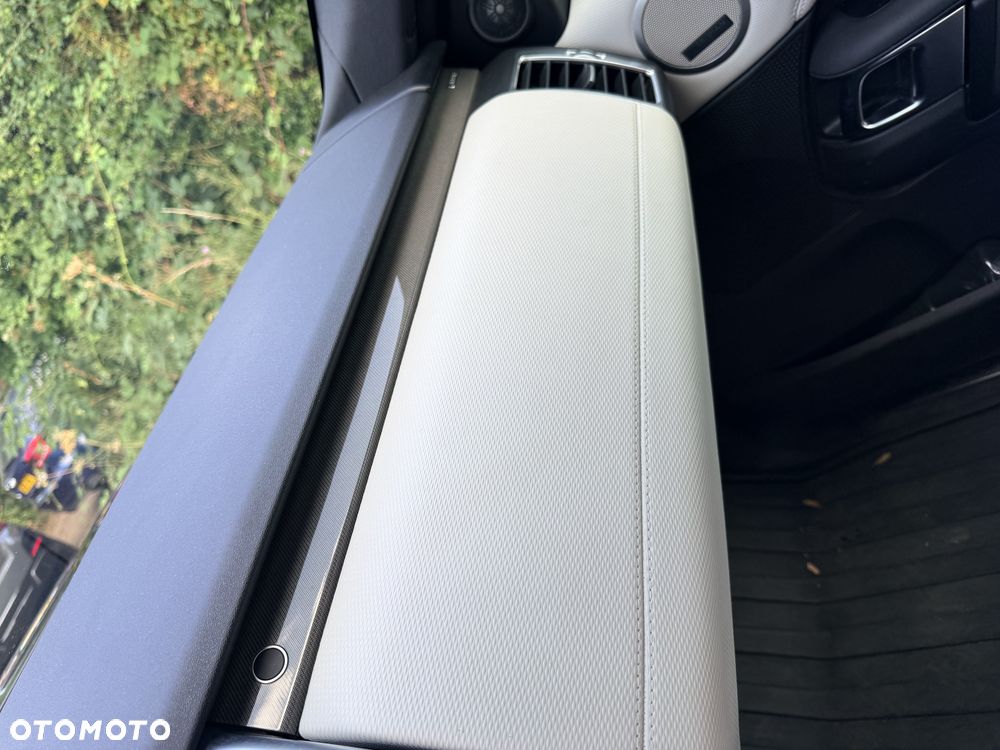 Land Rover Discovery 2.0 P300 R-Dynamic SE - 4