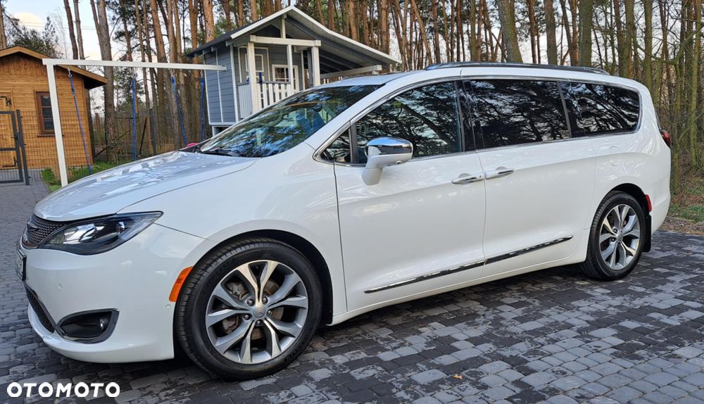 Chrysler Pacifica - 11