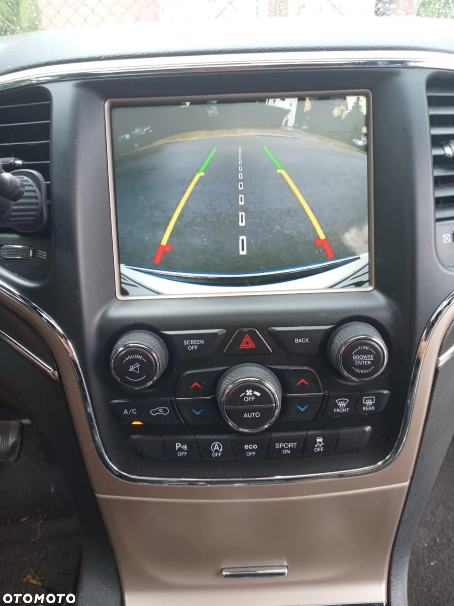 Jeep Grand Cherokee - 10