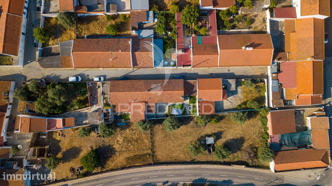 Moradia T3 térrea com quintal e garagem - Grande imagem: 3/28