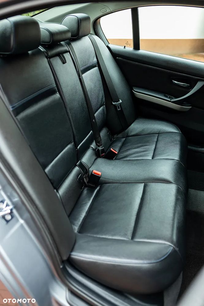 BMW Seria 3 318i Edition Sport - 10