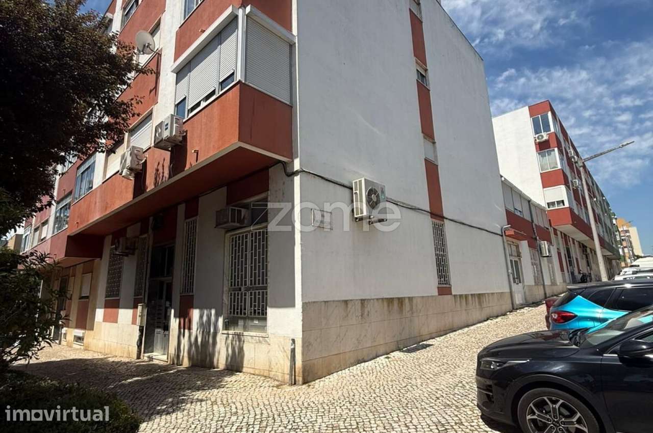 Armazém com 600 m² – 2 Pisos, Escritórios e Excelentes Acessos - Grande imagem: 3/32