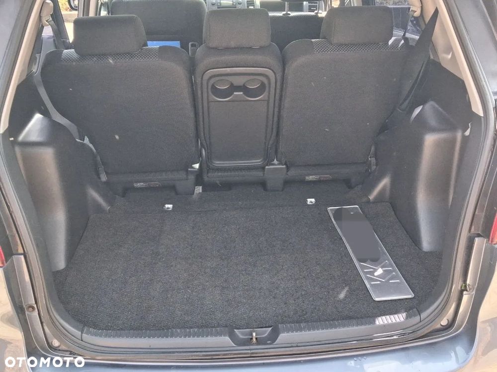 Toyota Corolla Verso - 8