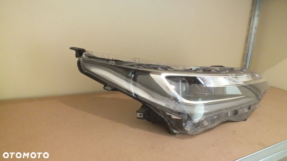 Lampa przednia prawa Toyota Corolla E16 Lift Fulled - 2