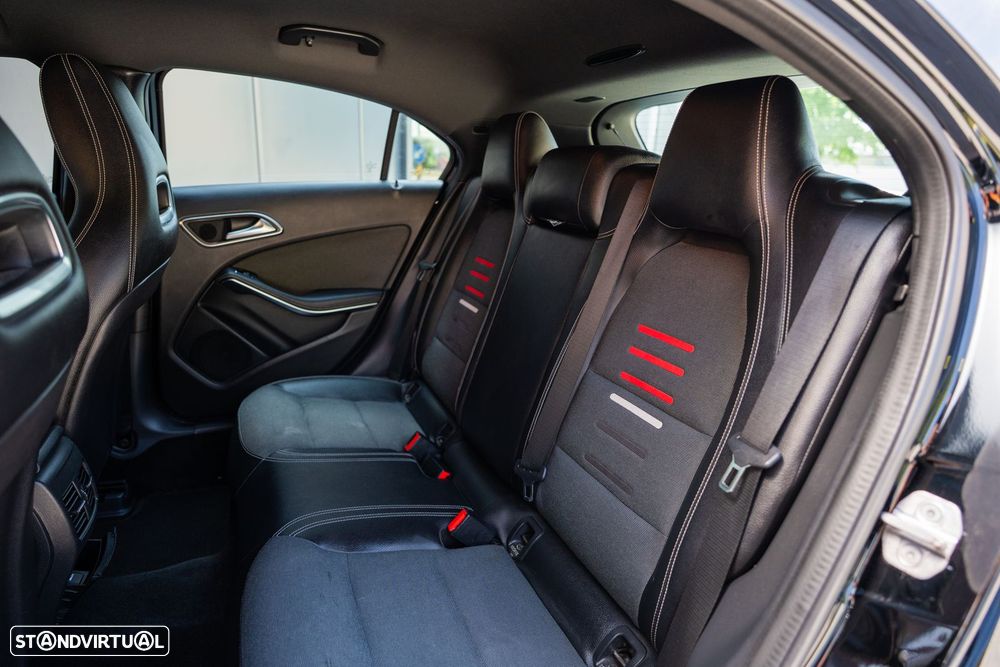 Mercedes-Benz A 180 d AMG Line - 20