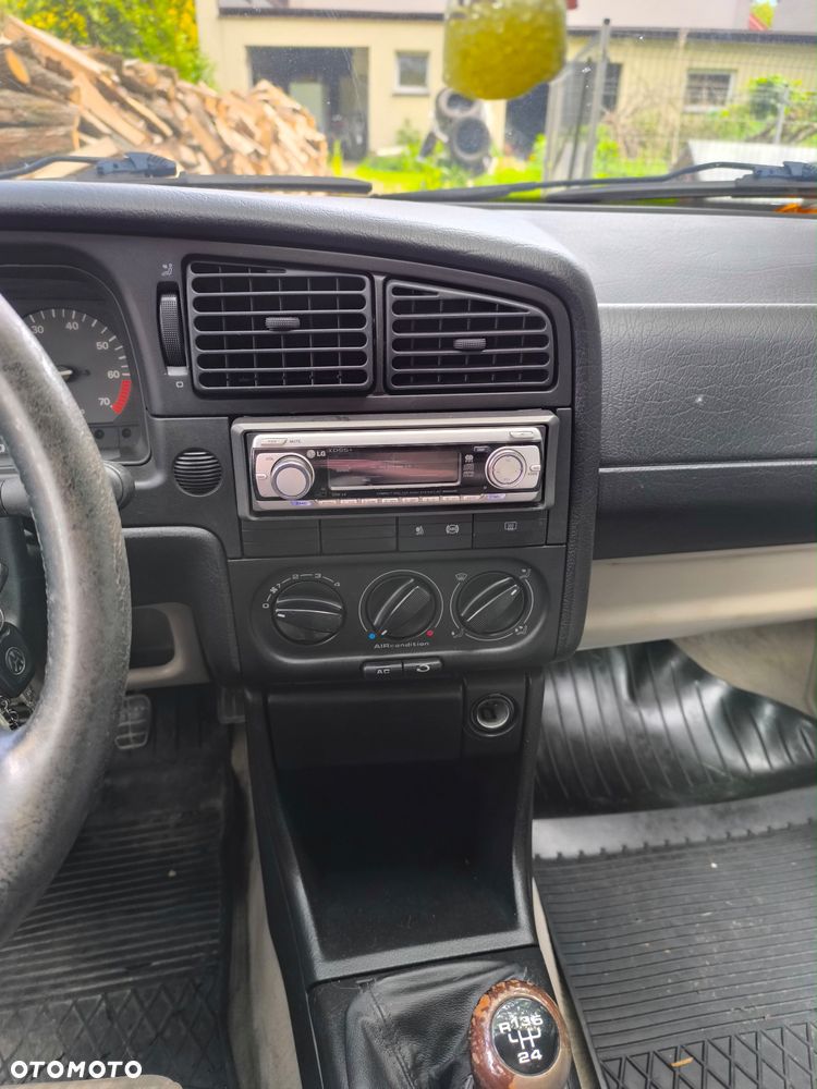 Volkswagen Passat 1.8 CL - 10