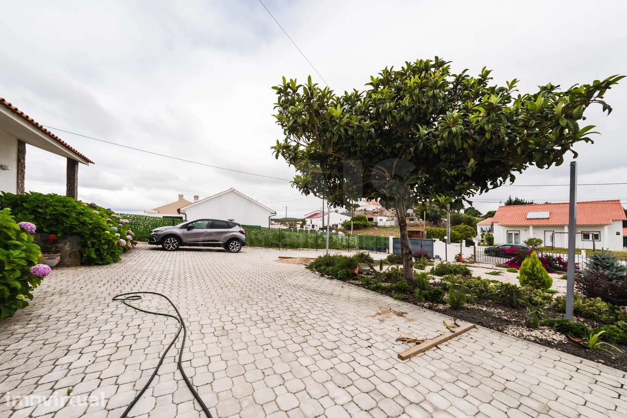 Moradia T3+2 com piscina e jardim a 8km de Caldas da Rainha - Grande imagem: 3/36