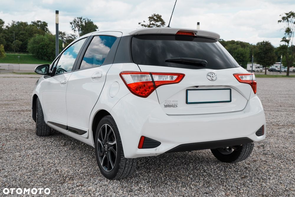 Toyota Yaris 1.5 Premium - 8