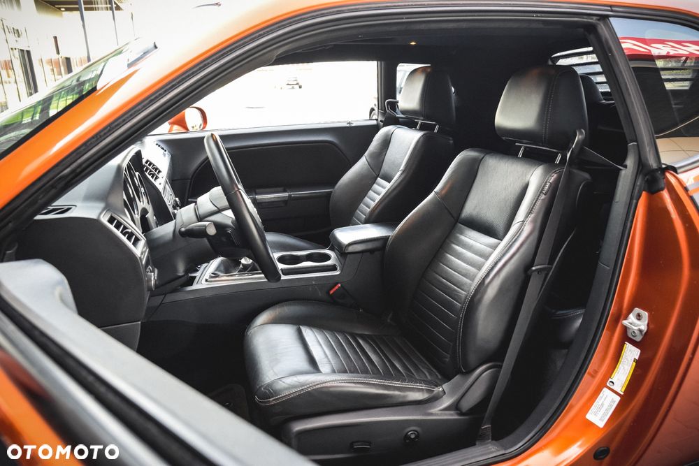 Dodge Challenger - 7