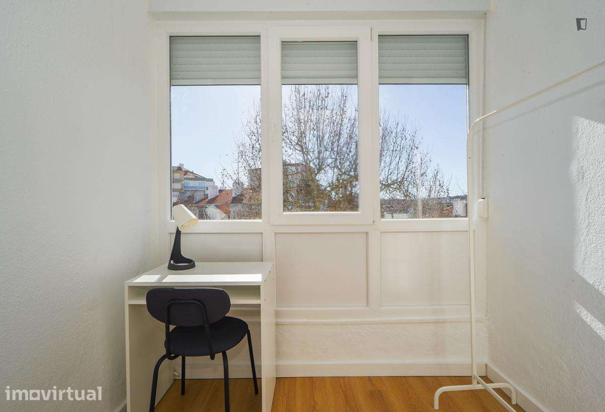 Quarto - localizado em Benfica Lisbon - Grande imagem: 4/23