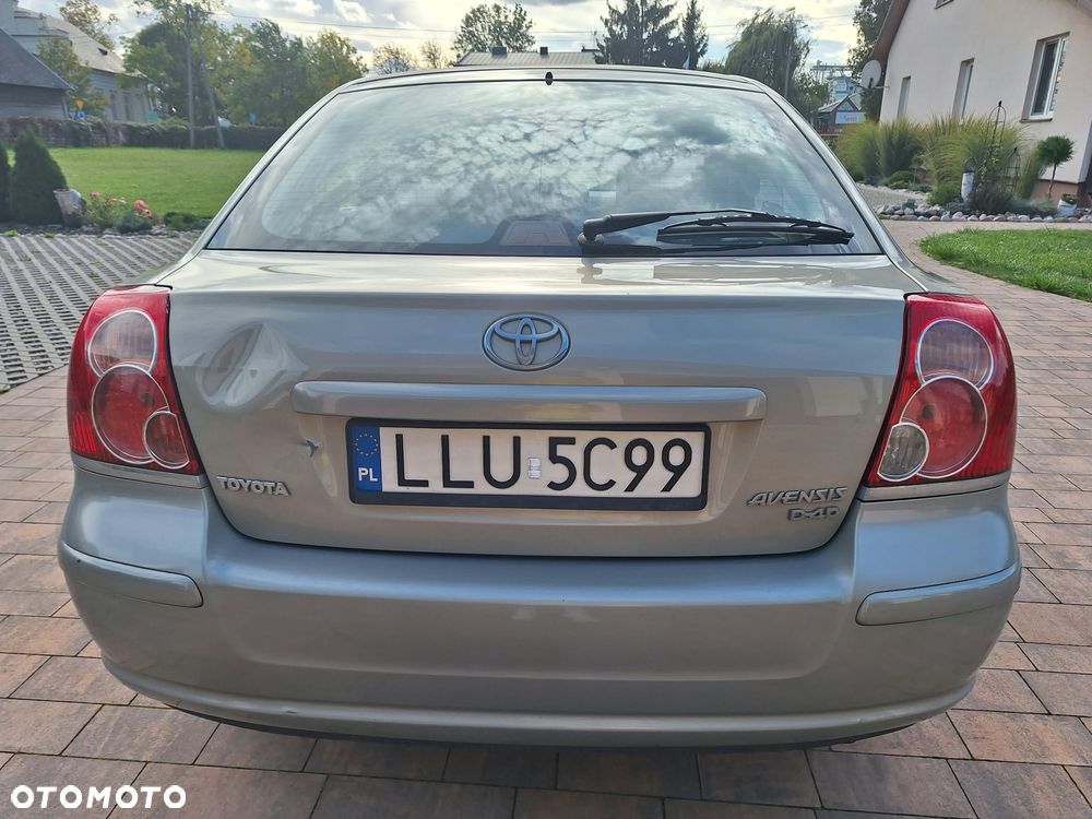 Toyota Avensis - 17