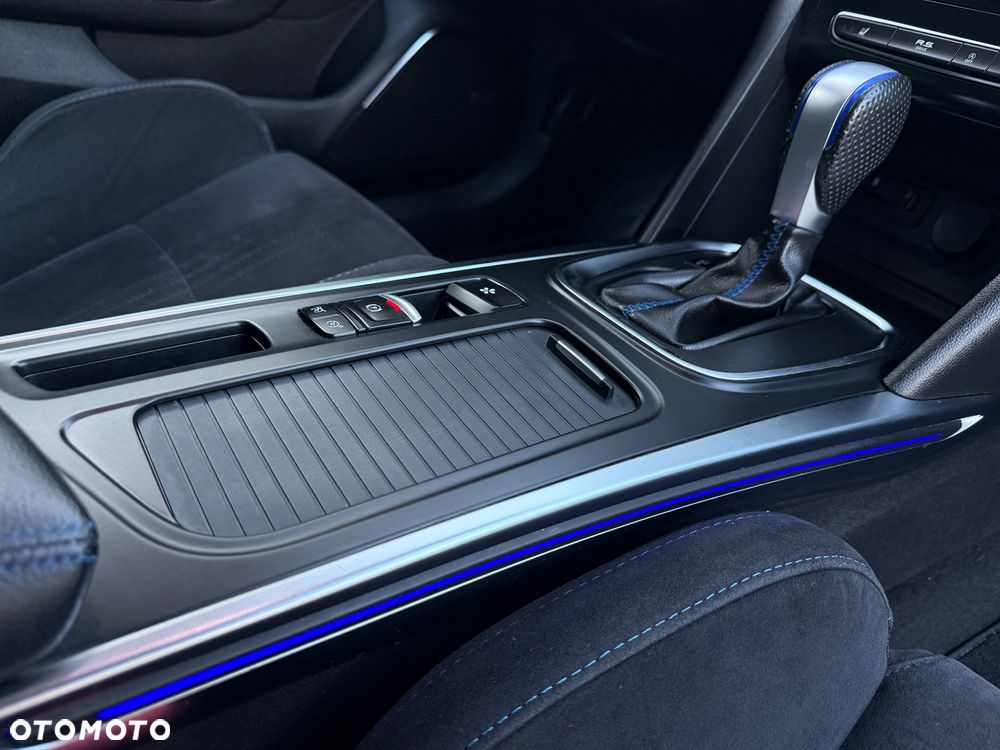 Renault Megane ENERGY TCe 205 EDC GT - 25