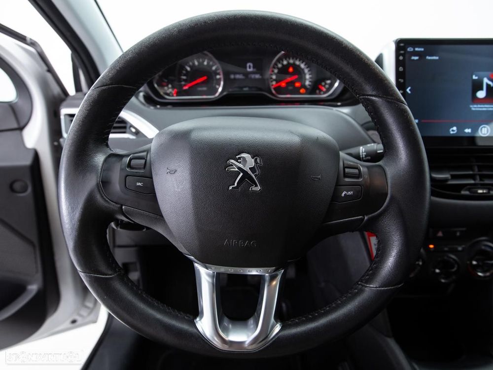 Peugeot 208 - 11