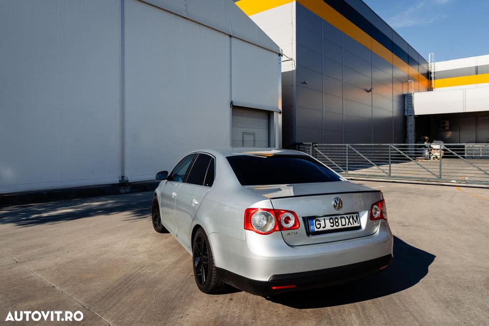 Volkswagen Jetta 1.9 TDI Comfortline - 3