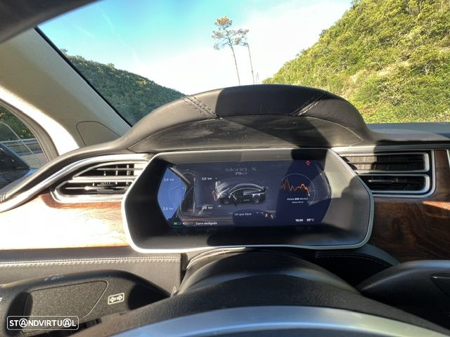 Tesla Model X Standard Range - 19