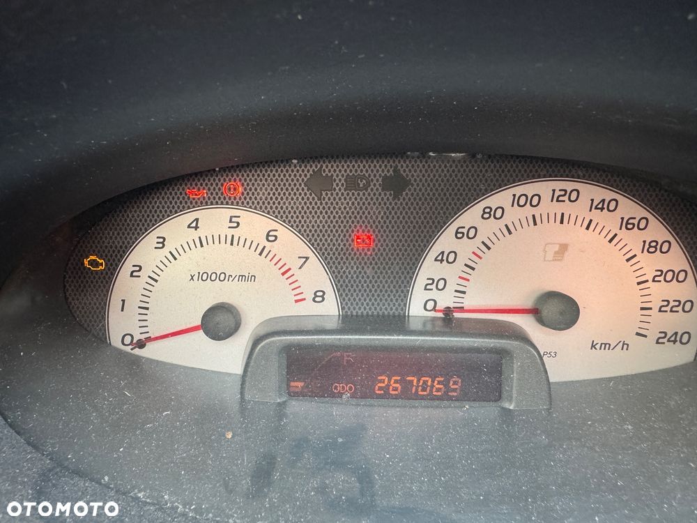 Toyota Yaris - 25