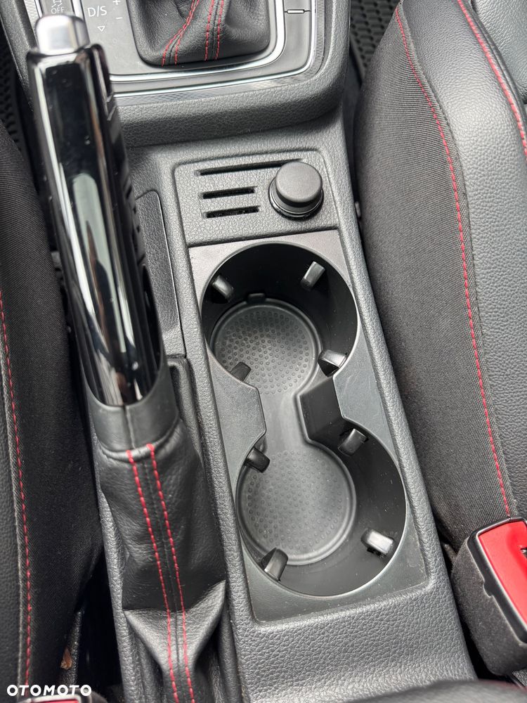 Volkswagen Golf - 12