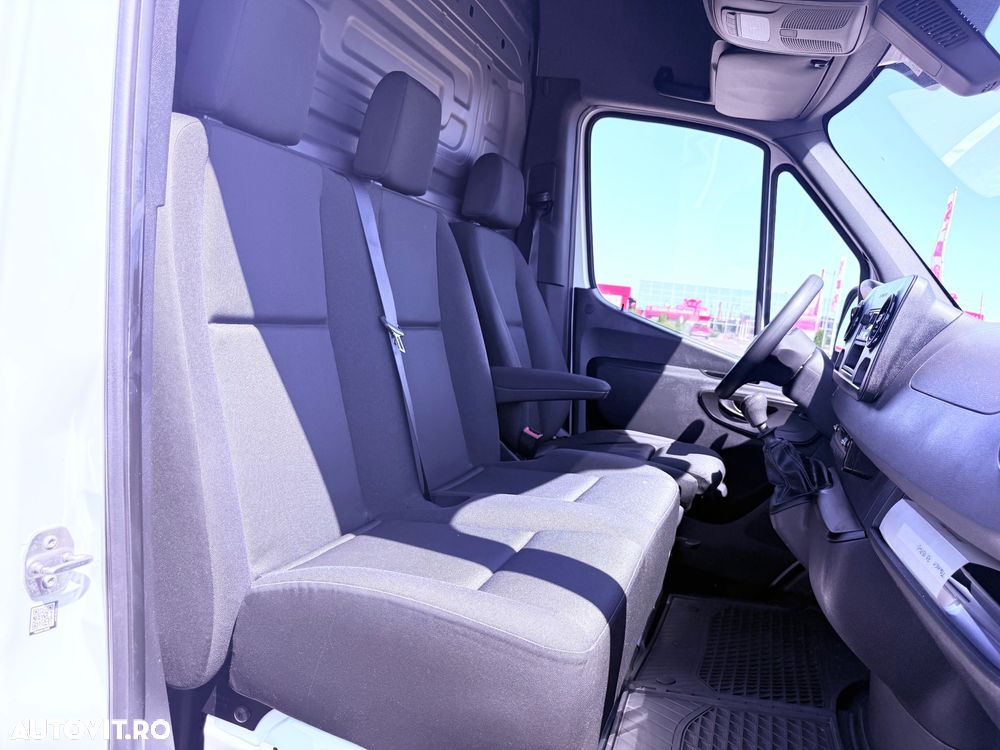 Mercedes-Benz Sprinter - 30