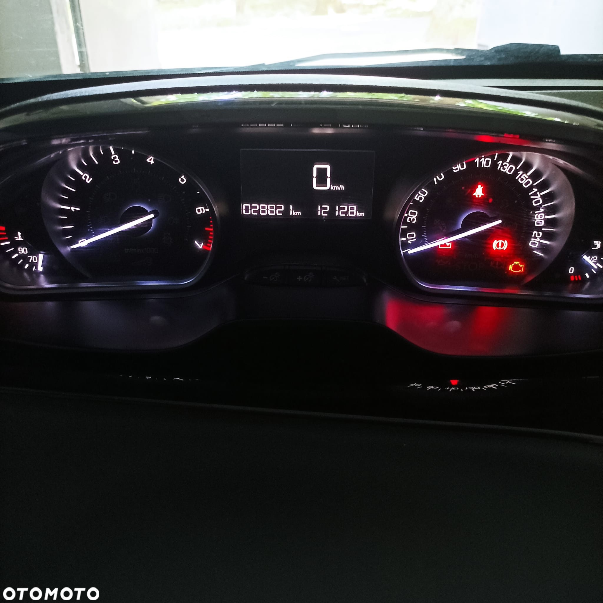 Peugeot 208 - 6