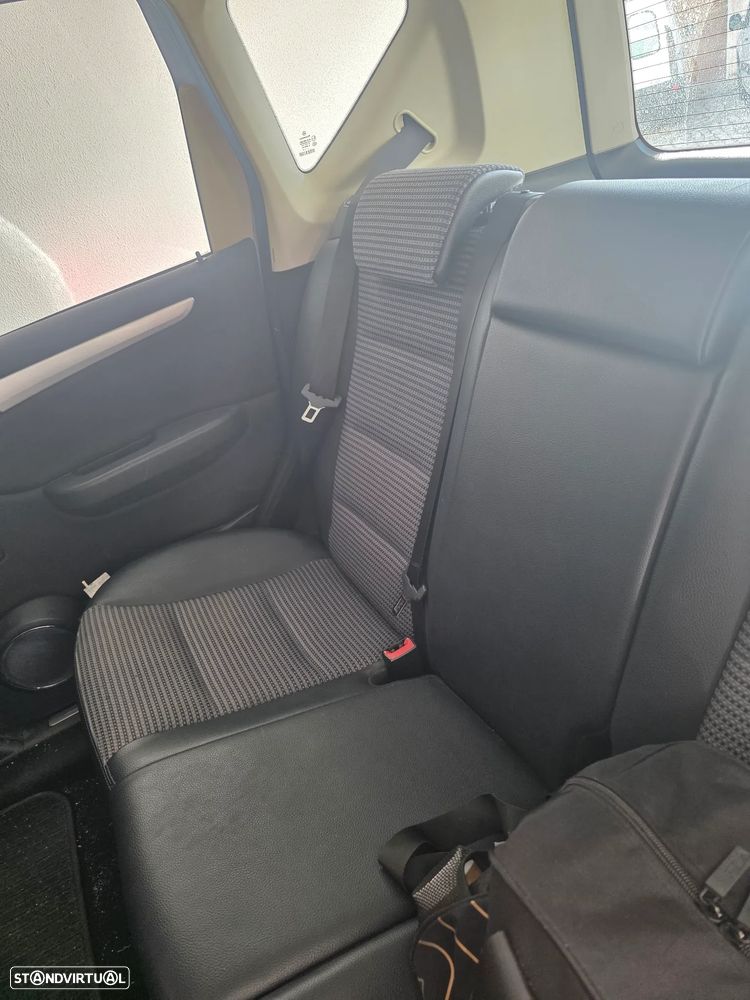 Mercedes-Benz A 200 - 6