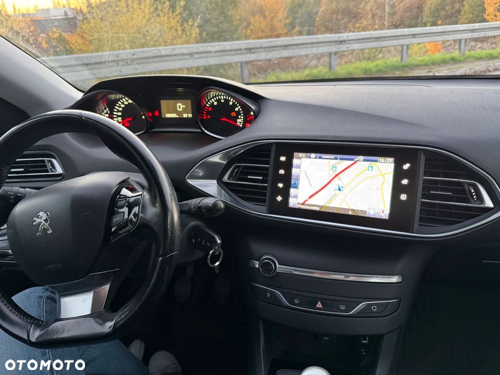 Peugeot 308 1.2 PureTech Allure S&S - 21