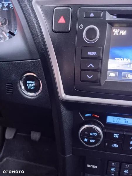 Toyota Auris 1.6 Valvematic Executive - 24