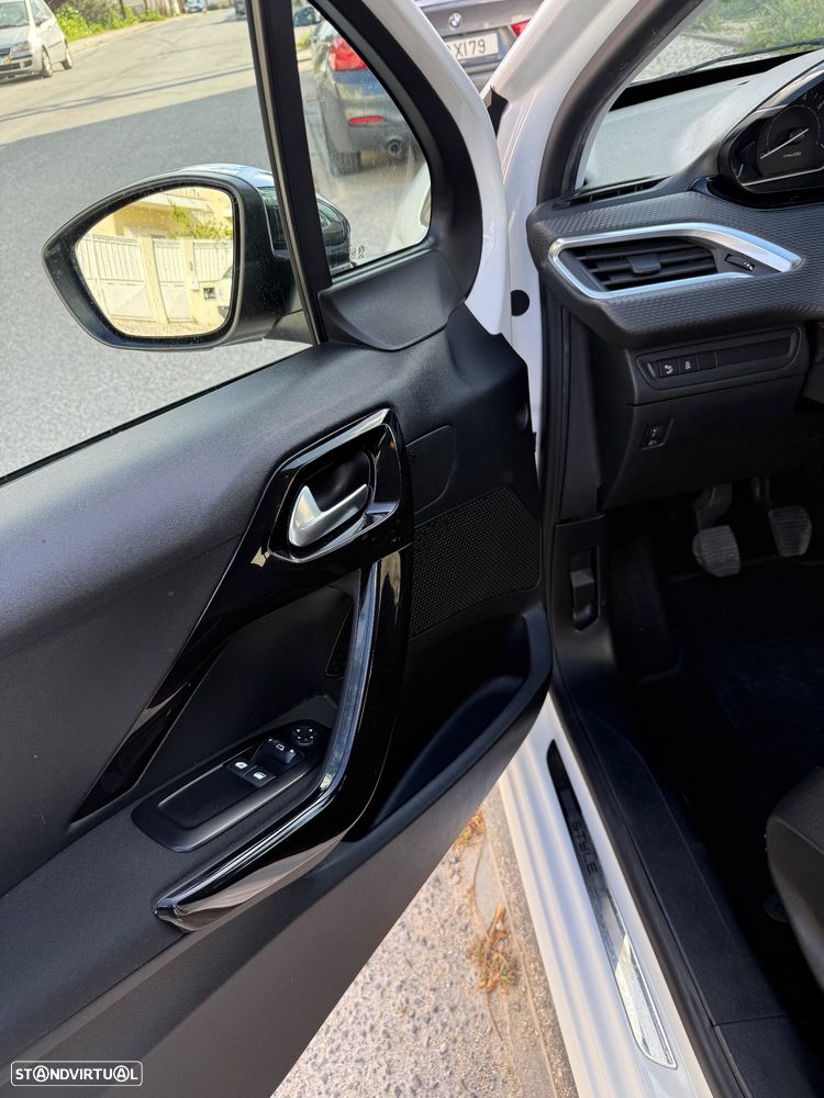 Peugeot 208 1.2 PureTech Active - 13