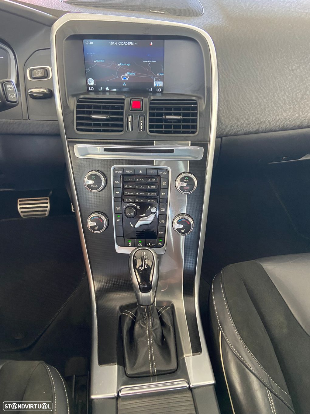 Volvo XC 60 2.0 D4 R-Design Momentum Geartronic - 17