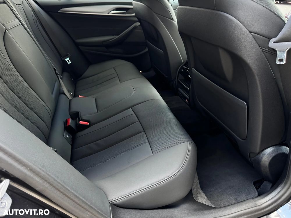 BMW Seria 5 530e xDrive Touring Aut. - 12