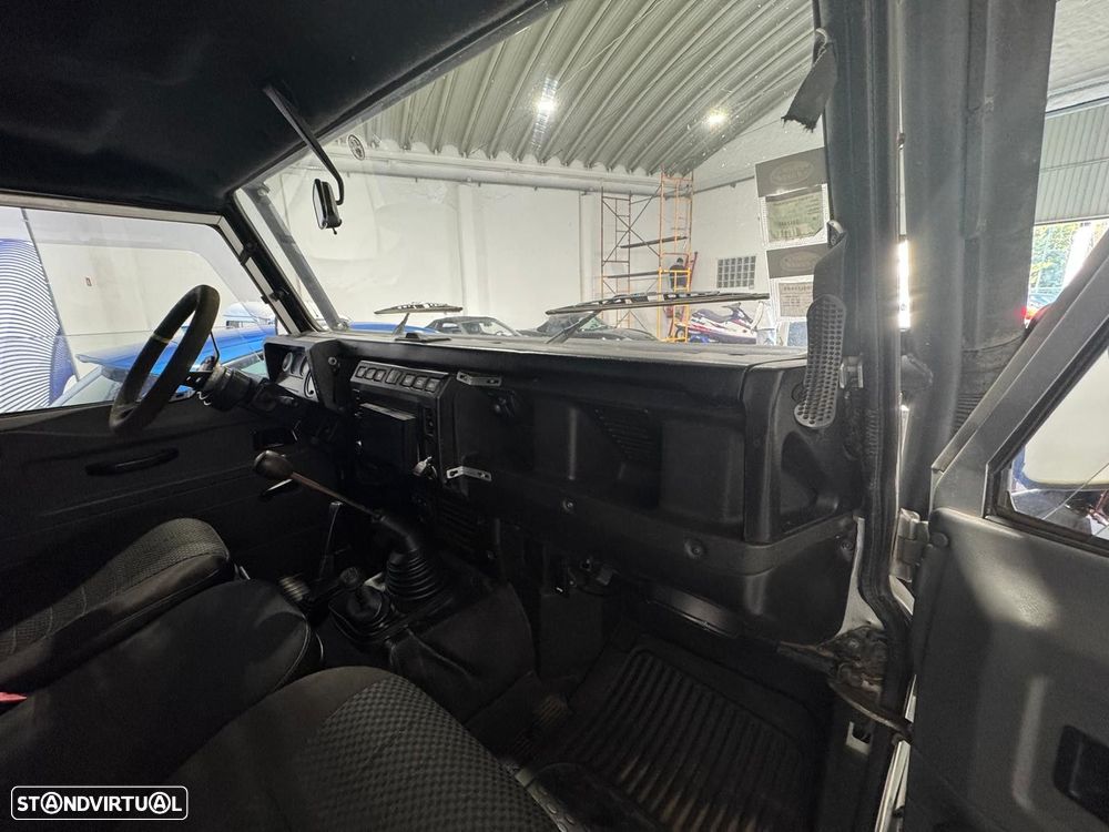 Land Rover Defender 90 2.5 TD5 Metal Top - 15