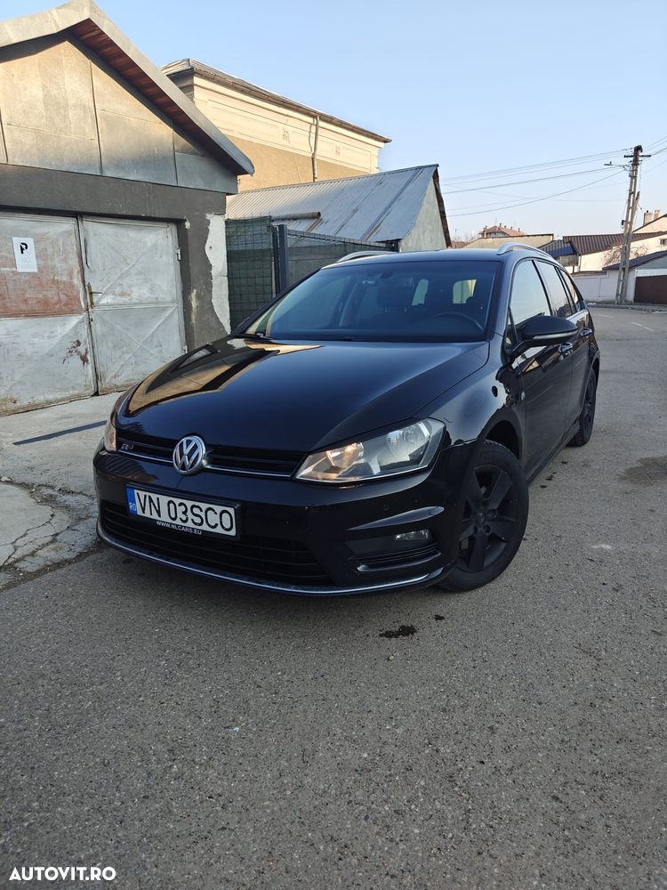 Volkswagen Golf - 1