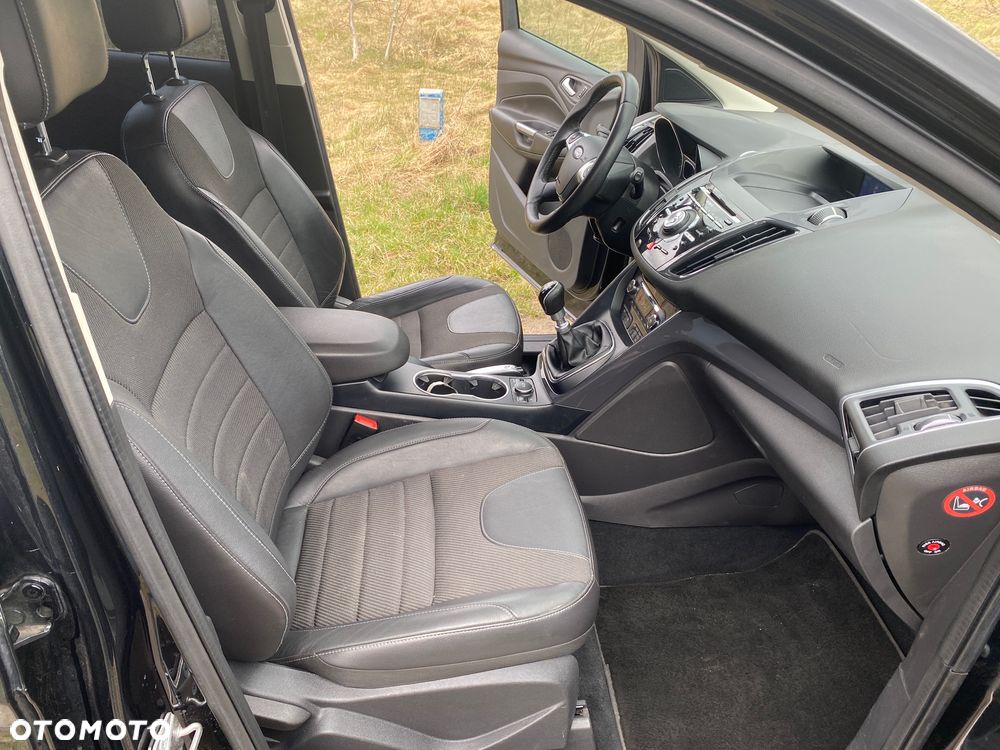 Ford Kuga 2.0 TDCi FWD Titanium - 28