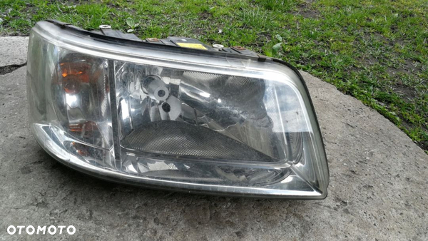Lampa prawa przód EU Volkswagen T5 Transporter 03-