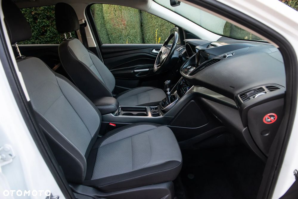 Ford Kuga 2.0 TDCi 4x4 Titanium - 36