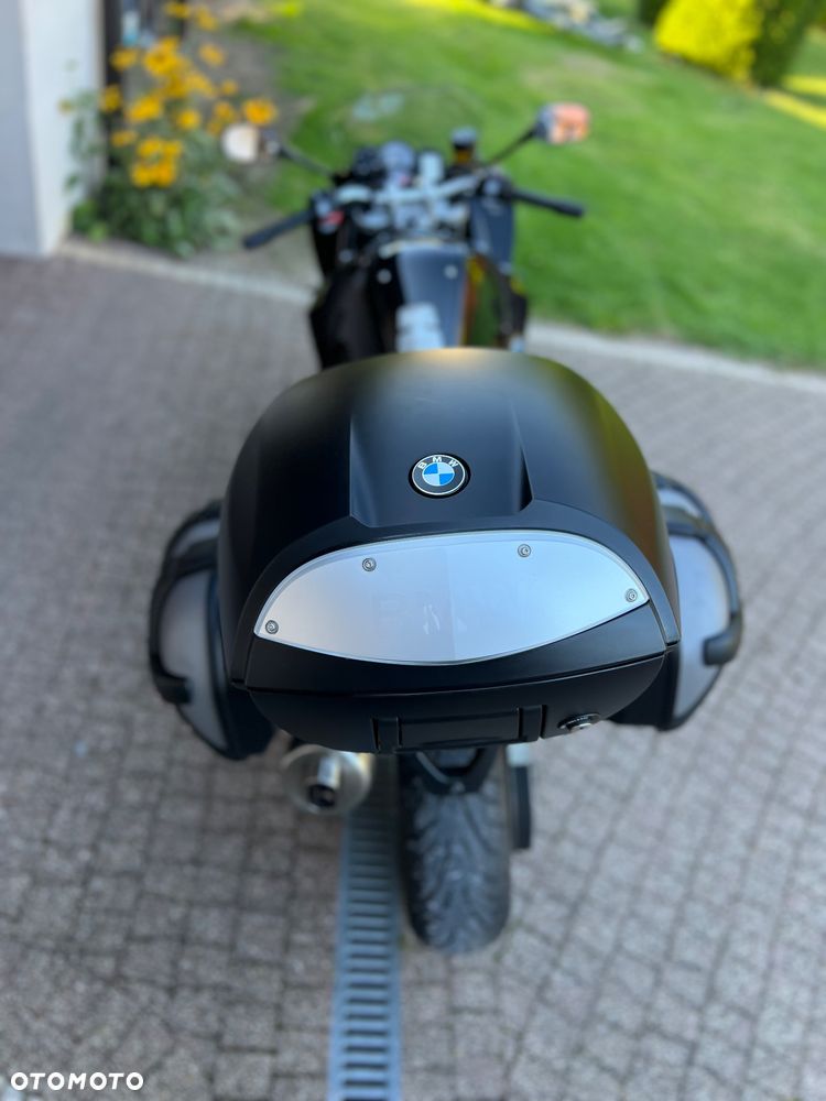 BMW F - 17