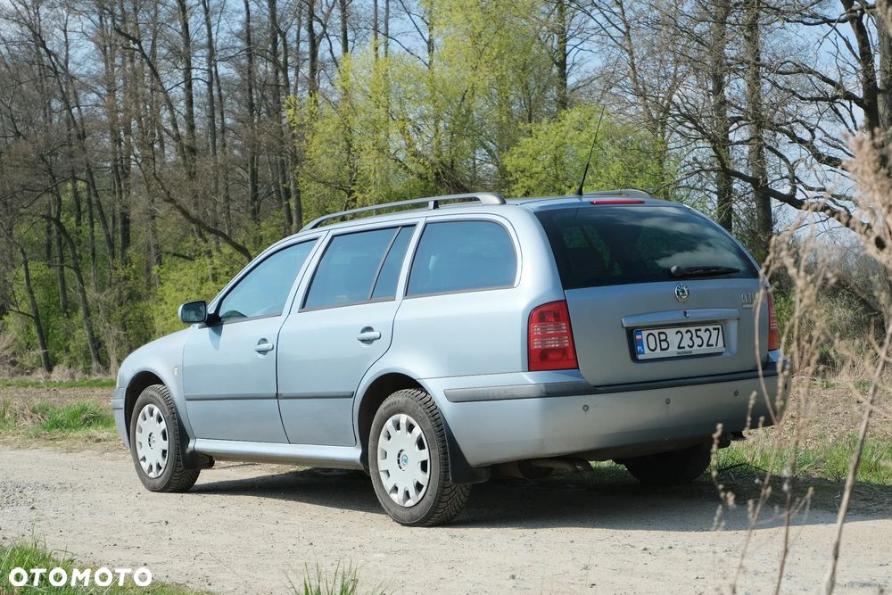 Skoda Octavia 1.6 Ambiente - 5