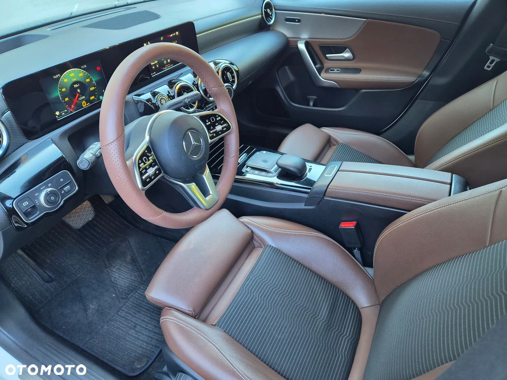 Mercedes-Benz CLA 180 d 7G-DCT Progressive - 9