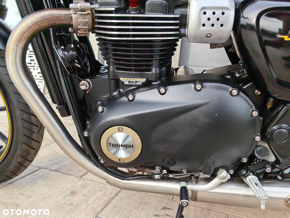 Triumph Bonneville - 20