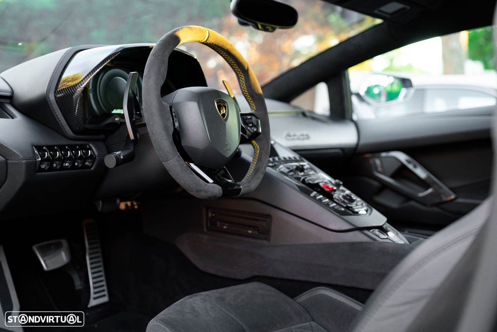 Lamborghini Aventador 6.5 V12 LP740-4 S - 41