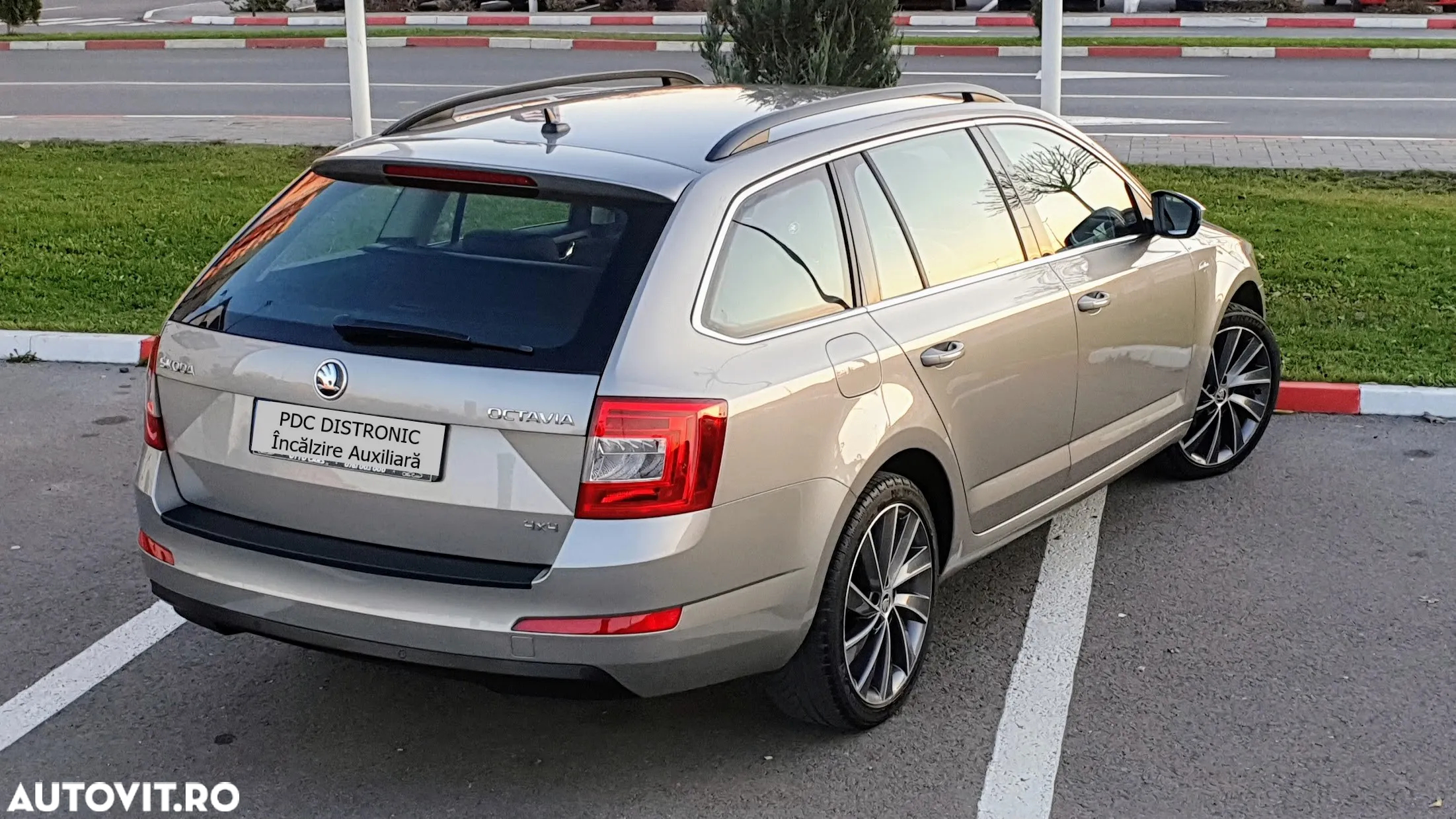 Skoda Octavia 2.0 TDI DSG 4X4 Laurin & Klement - 12