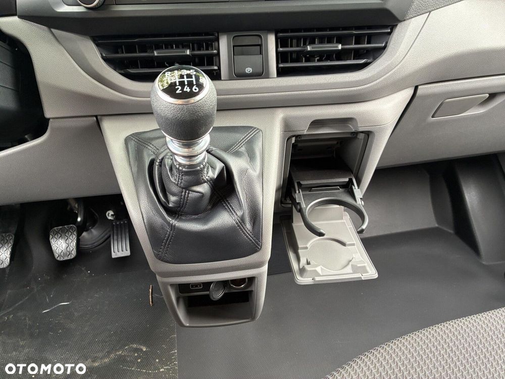 Volkswagen Transporter Skrzyniowy z podwójną kabiną 2,0 TDI 150 KM manualna r. o. 3500 mm - 25