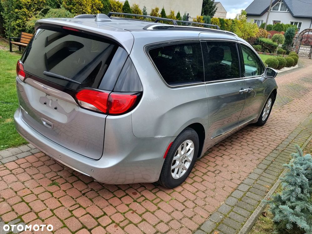 Chrysler Pacifica - 8