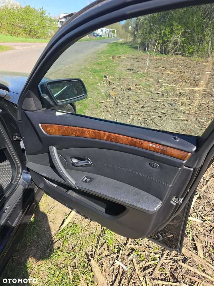 BMW Seria 5 550i - 9