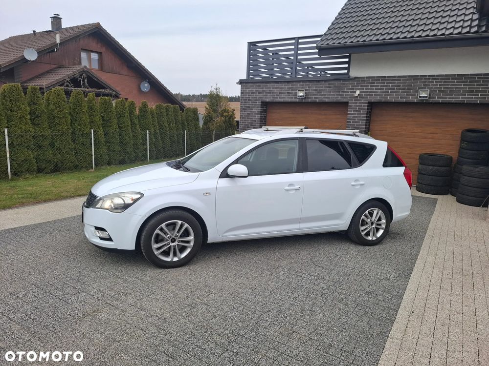 Kia Ceed - 11