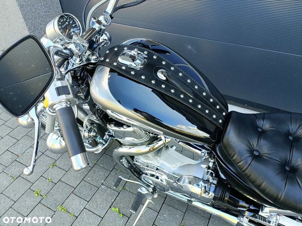 Suzuki Intruder - 19