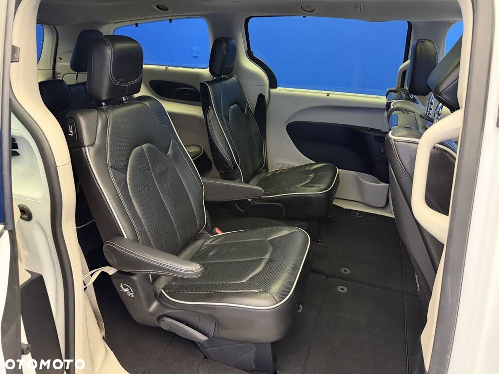 Chrysler Pacifica - 13